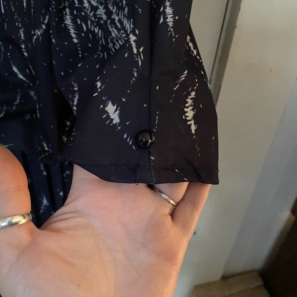 Vintage 1980s dress with small shoulder pads - Picture 6 of 6